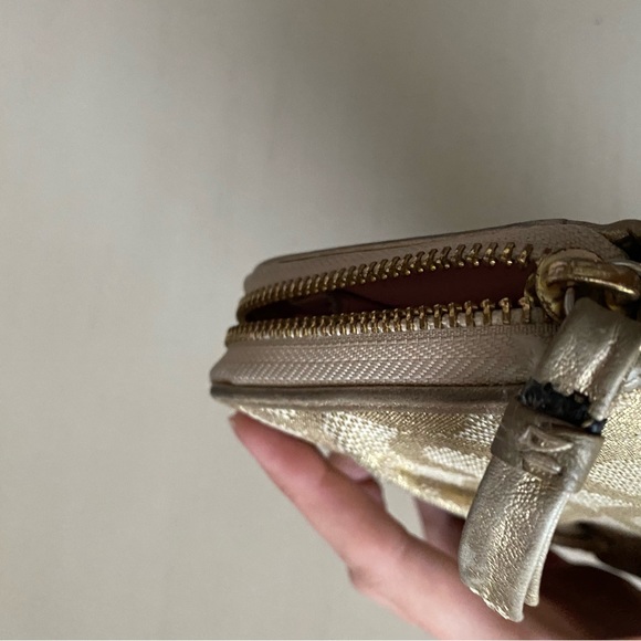 Coach tan and gold monogrammed continental zip around wallet pink interior - Picture 4 of 9